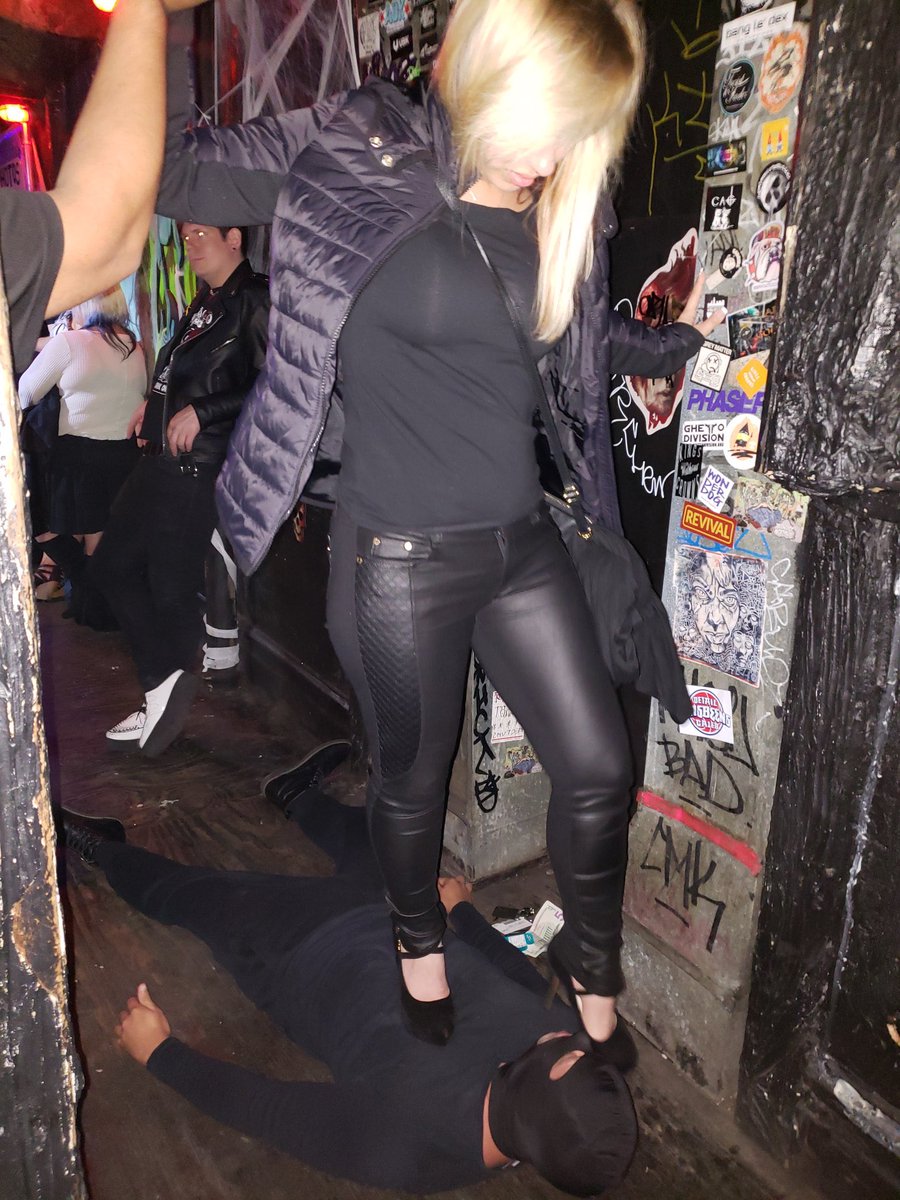 Small throwback to a great night I had on a <a href="/BondageA_GoGo/">Bondage A Go Go Chicago</a> night at the Exit Chicago 🤩 

#bdsm #femdom #photomodel #trampling #fetish #fetishmodel #latex  #portrait #Chicago #mistress #slave #dominatrix #londonmistress  #londonfemdom