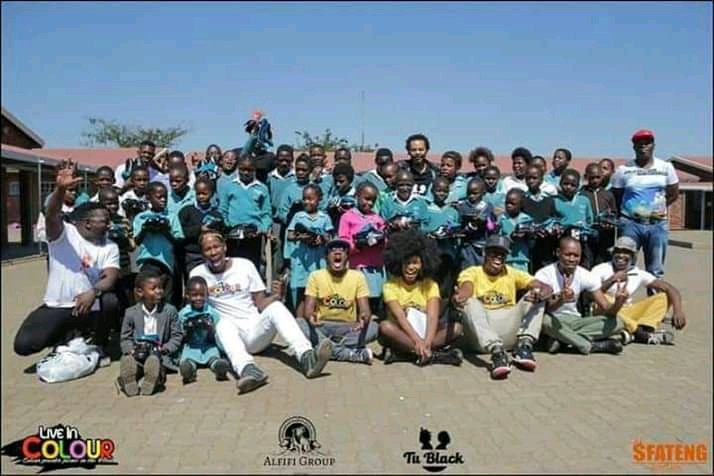 zano_maziya's tweet photo. @HisenseSA @hellohisense
My local DJ @djkgotsoM & team ๐ They give back with new school shoes, it makes kids smile๐he gets new school shoes every beginning of the year! ๐
Its not always we thank people who make a difference ๐
#Hisensesa #Hisense #ChangeChampion #HelloHisense https://t.co/U9J4UAE953