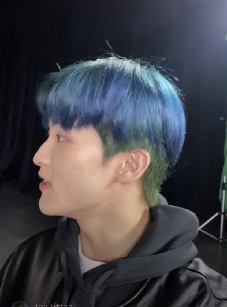 coolsince1999's tweet image. สอบถามค่ะๆๆๆ ระหว่างiPhone13 pro กับ iPhone13 pro max ชาตินี้พี่ม้าคจะมีวันเลิกหล่อไหมคะ