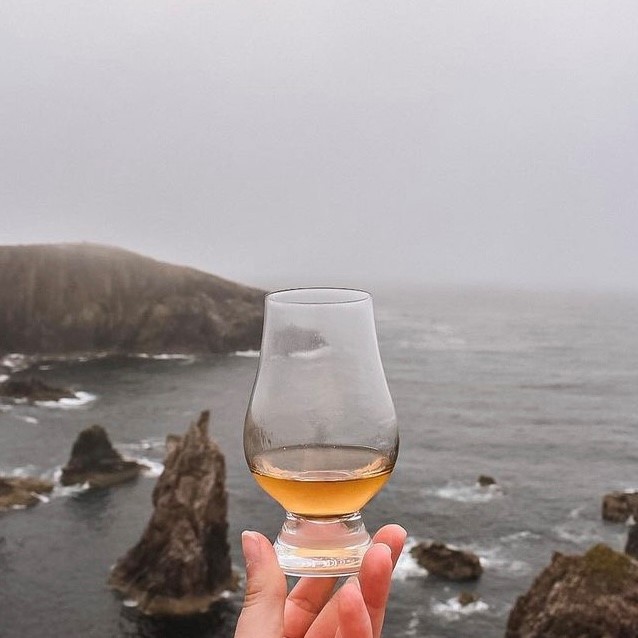 We’re back to having weather as we’ve always known it in Scotland 🌦 and we think that means it’s time for a wee pick-me-up 🙌 You can now get 15% off your next order with discount code DREICH15 ☔ 

glencairn.co.uk/store-premium-… 

📸 <a href="/swewhiskygirl/">swedishwhiskygirl</a> 
T&amp;Cs apply. Ends 30/09/21.