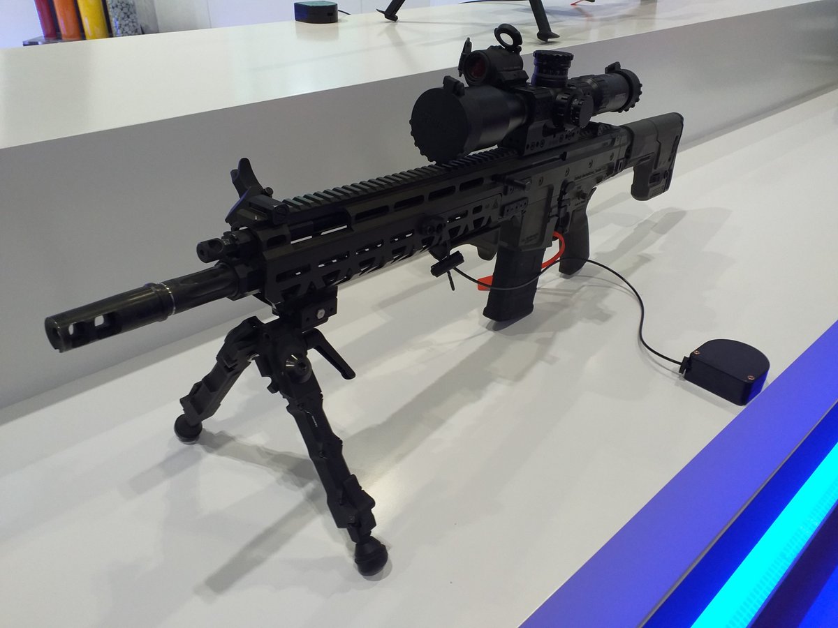 PGZ_pl's tweet photo. Spółka #ZMTarnów na @DSEI_event w Londynie prezentuje uniwersalny karabin maszynowy #UKM2000P, lekki moździerz piechoty #LMP2017 oraz system broni modułowej #MWS25.
#pgz #GrupaPGZ #targi https://t.co/wl6abQdoRF