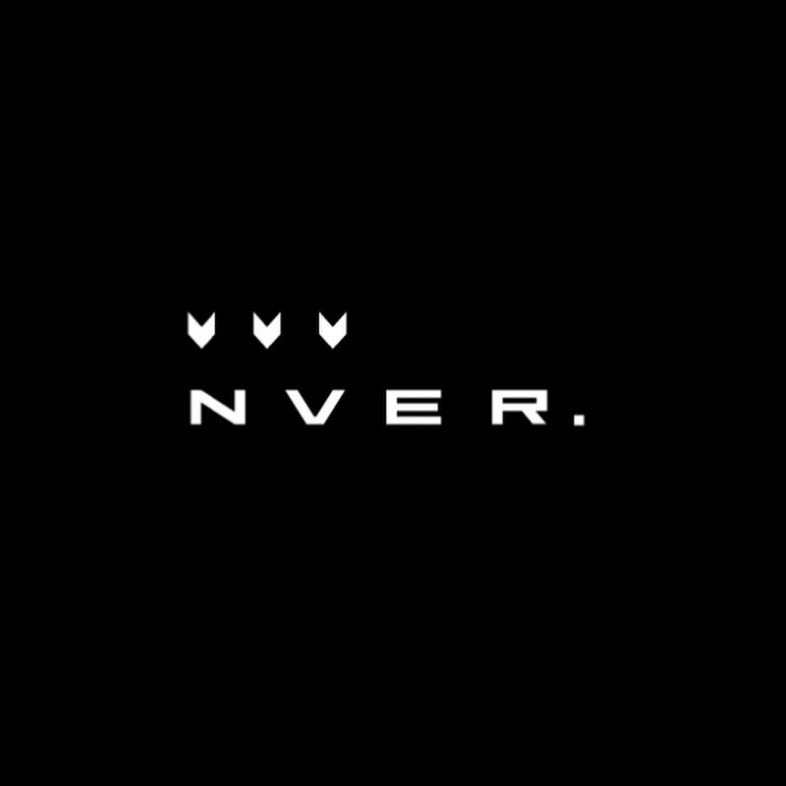 shinta_verspah's tweet photo. ご報告
この度アパレルブランド「NVER.」を立ち上げました。〝なくてはならないモノ〟を目指し商品も増やしていきます。
拡散希望🙇‍♂️
ECサイト　https://t.co/QZh4hbEuaf

#NVER.
#NVER_FAMILY 募集中
#金崎夢生
#田口泰士
#福満隆貴
#島屋八徳
#河野諒祐 https://t.co/MbQP0Y1CDj