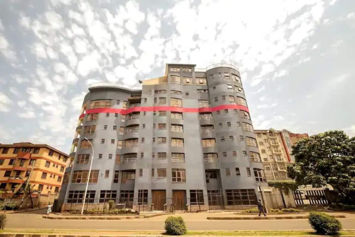 Located along Kipande Road, Nairobi, this is one AirBnB that I would love to recommend. Check out more pics and book it 👉🏿 abnb.me/bsMdfBvpwjb