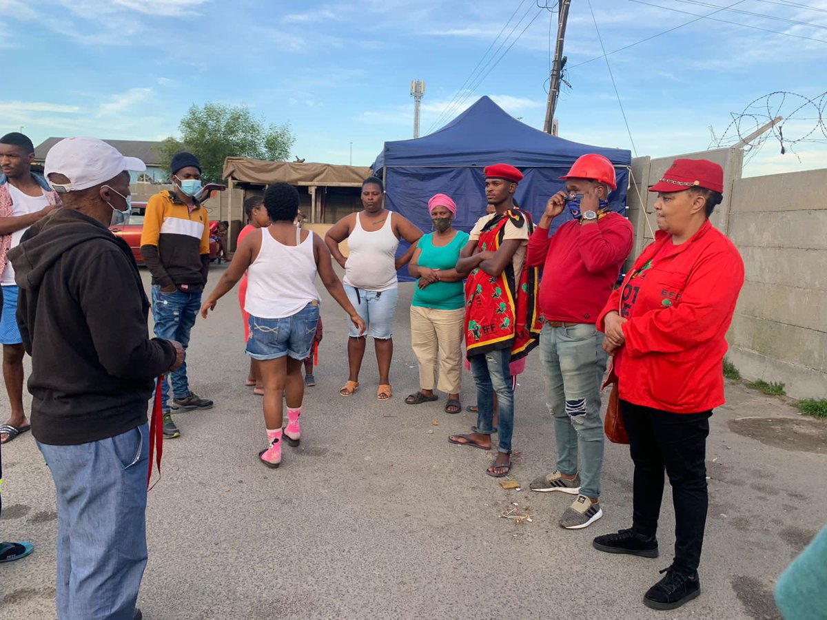 EFFWesternCape_'s tweet photo. EFF Cape Metro Councillor candidates from Zone 8: fighters Ntombekhaya Kraai, Lindiwe Bam Nomthetho Mabona &amp; Papama Lumpi conducting community meetings and as well doing door to door ahead of both registration week and upcoming elections.  @EFFSouthAfrica https://t.co/FEuEE0Nmnt