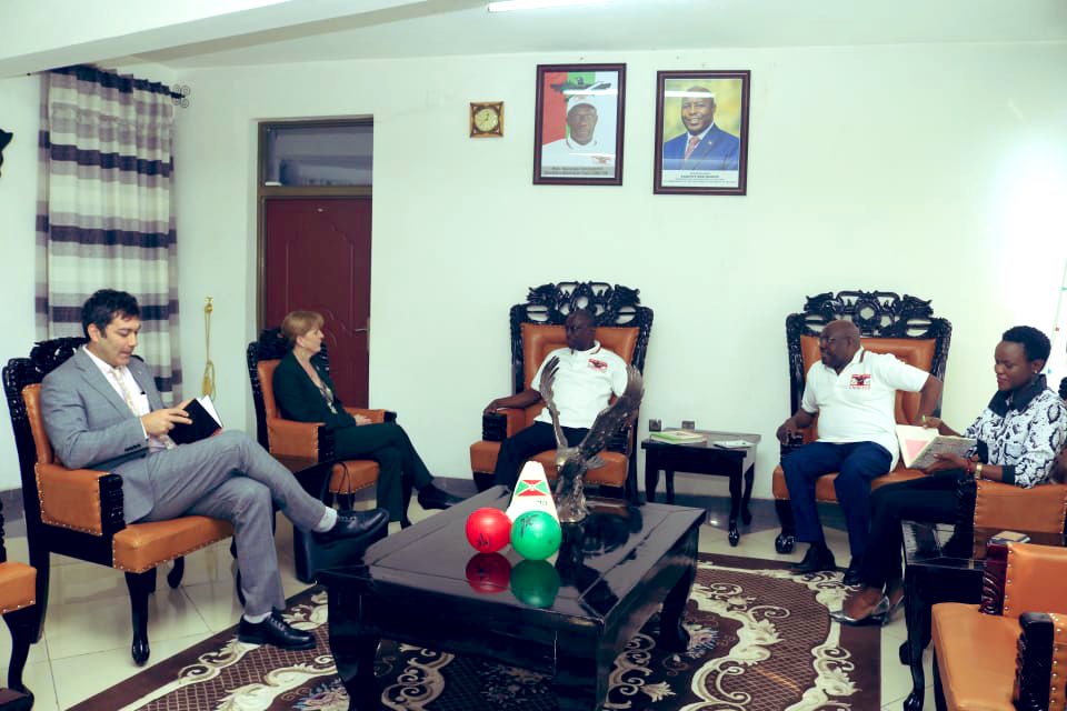 The Secretary General of  <a href="/CnddFdd/">CNDD-FDD</a> Hon <a href="/R_Ndikuriyo/">Ndikuriyo Révérien</a> received in audience this Wednesday Amb Melanie H Higgins, US ambassador to #Burundi. Topics of common interest and the strengthening of United States and Burundi ties were on the agenda of their meeting.