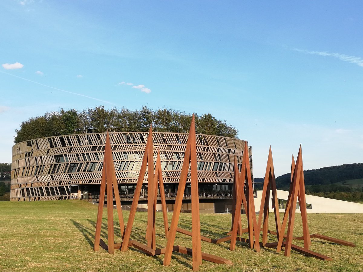 #Bourgogne #Culture
Je suis très heureux que le <a href="/MuseoParcAlesia/">MuséoParc Alésia</a> accueille une œuvre de l'artiste Robert #Schad tout comme nos collègues <a href="/forgedebuffon/">Forge de Buffon</a> @chateaubussy <a href="/otmontbard/">Montbard Tourisme</a> et d'autres sites de #BourgogneFrancheComté : c'est une expo qui invite à l'itinérance pendant 2 ans !