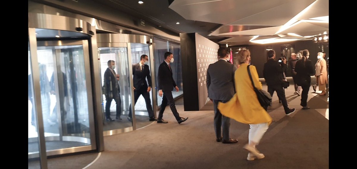 JPFC_IBM's tweet photo. @sanchezcastejon haciendo entrada en @IBM_ES para participar en la sesión "Computación responsable: hacia una nueva era tecnológica" #ibmcloud #ibm https://t.co/Ch7ReKzaA4