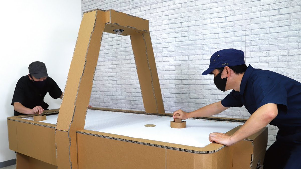 Youtube Japan アーケードゲームや自販機など 段ボール工作とは思えないレベルの作品を次々と制作している 段クリエイター さん 今度はエアホッケーを作っちゃいました 作り方も公開しているので皆さんもぜひ T Co Xjf0qswtkt Yt