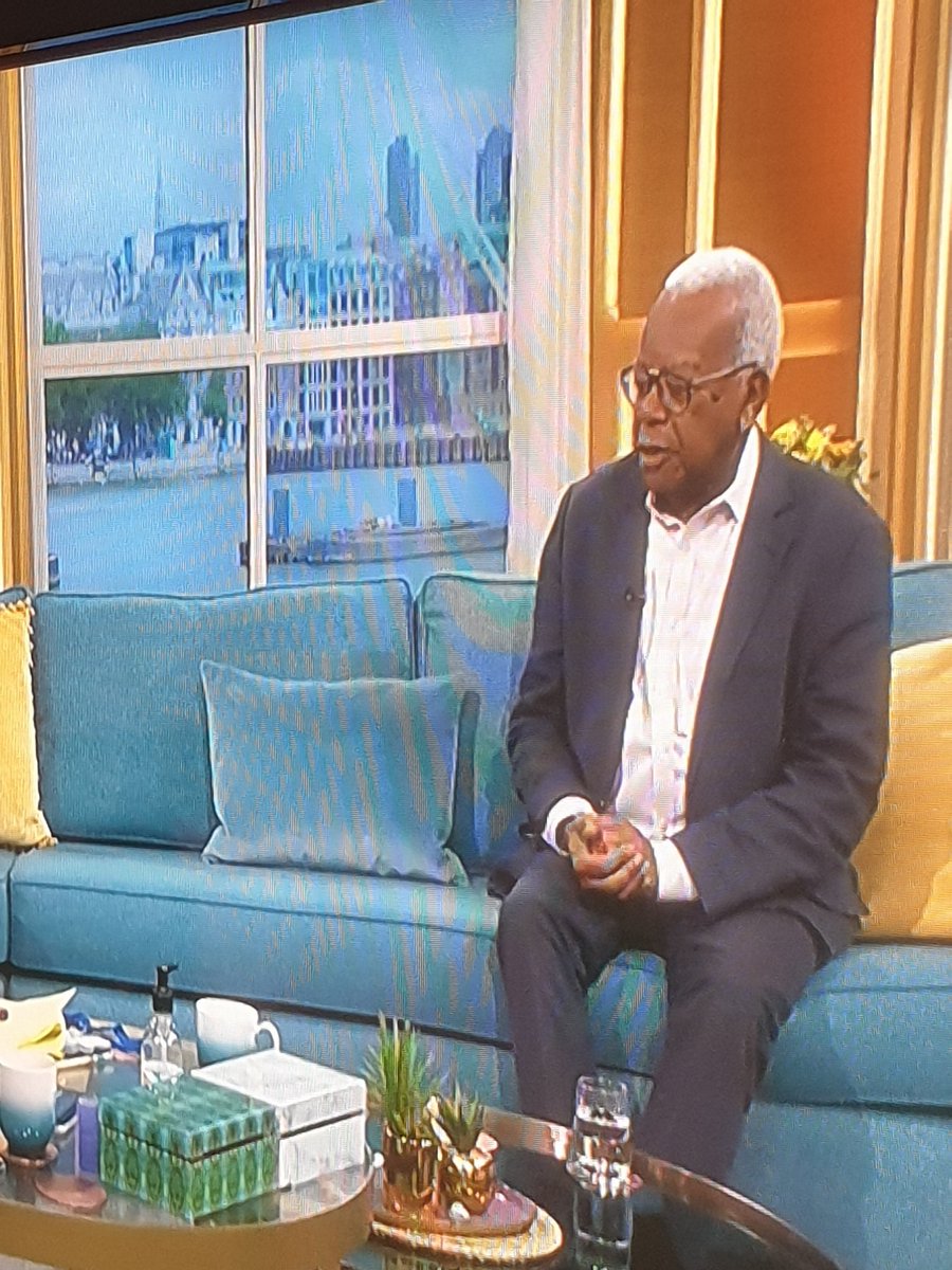 We love Sir Trevor Mcdonald 🥰🥰🥰 Your looking good 🥰💟💟 @thismorning