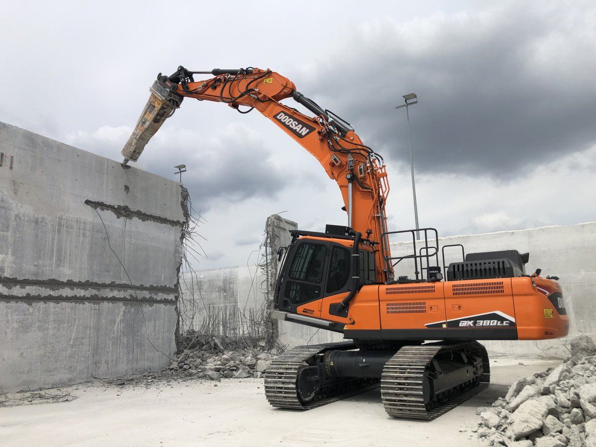 Doosan breidt serie sloopmachines uit met DX380DM-7 dlvr.it/S7bvQX