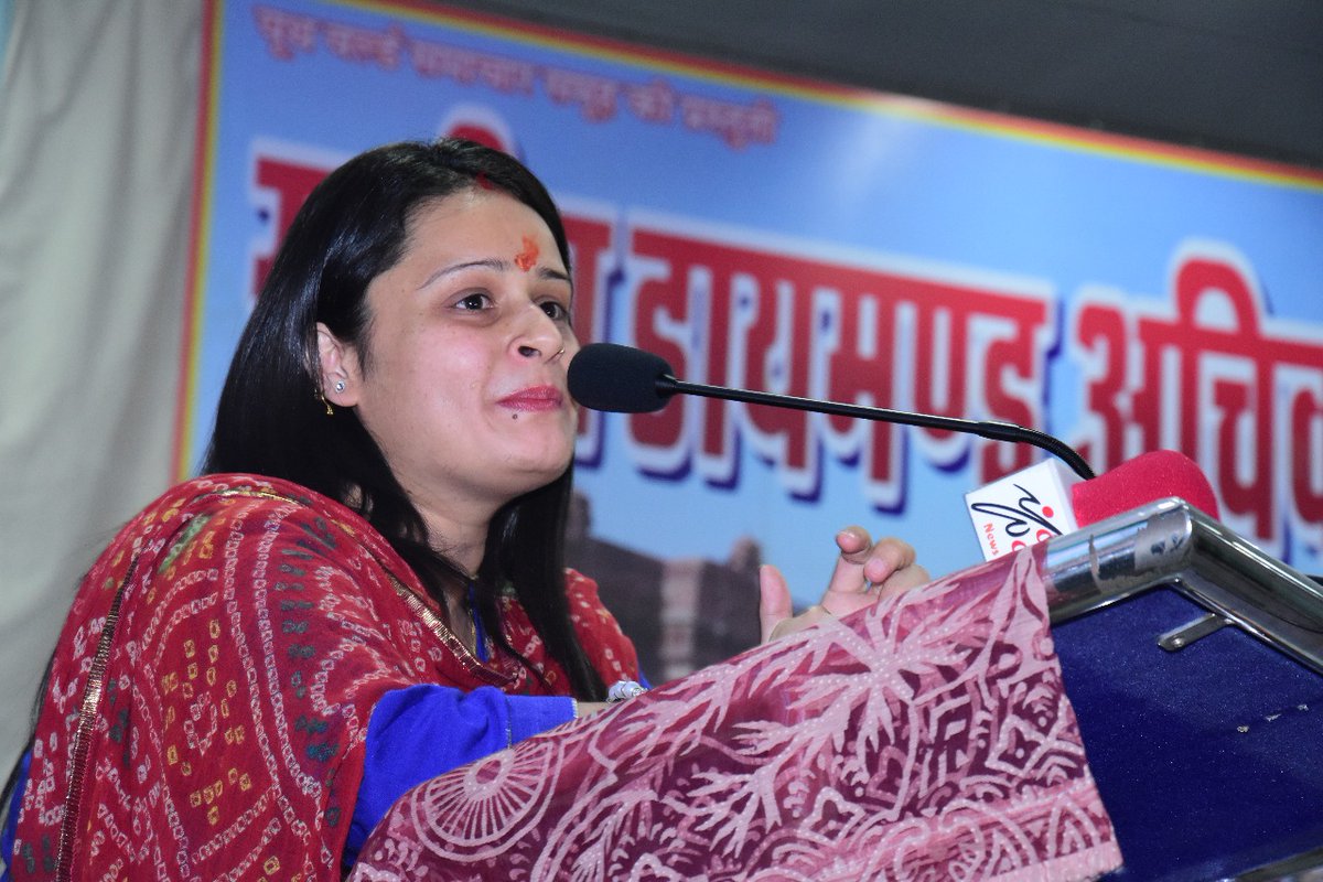 poonamankur1's tweet photo. मंजिल मिले न मिले ये तो मुकद्दर की बात है, हम कोशिश भी न करें ये तो गलत बात है। #WednesdayWisdom
.
.
.
.
#पूनम_अंकुर_छाबड़ा 
#PoonamAnkurChhabra 
#Poonam_Chhabra #PoonamChhabra #PAC https://t.co/HRPx8TUCya