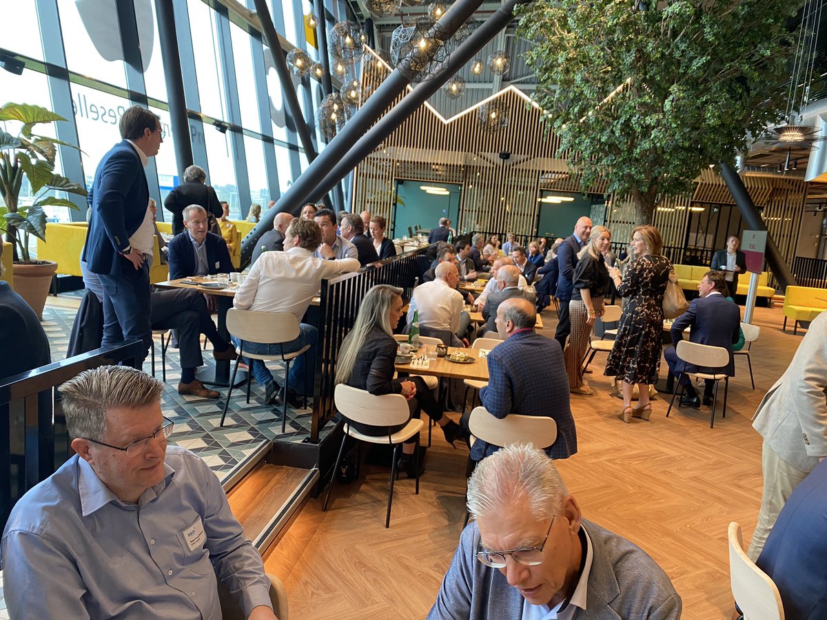 Leuk. <a href="/SSMRetailPltfrm/">SSM Retail Platform</a> lunchbijeenkomt in megastore-winkelcentrum The Wall in Utrecht.