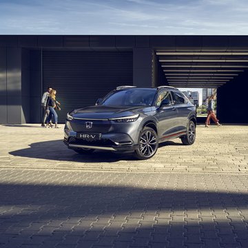 HowardsGroup's tweet image. BE THE FIRST TO SEE THE NEW HONDA H-RV 🔋🔌

An energetic, self-charging hybrid that delivers an invigorating driving experience through a unique and clever e:HEV powertrain. Inspired by F1 technology, this stylish, sports coupe-style SUV packs versatility into every journey. 😎