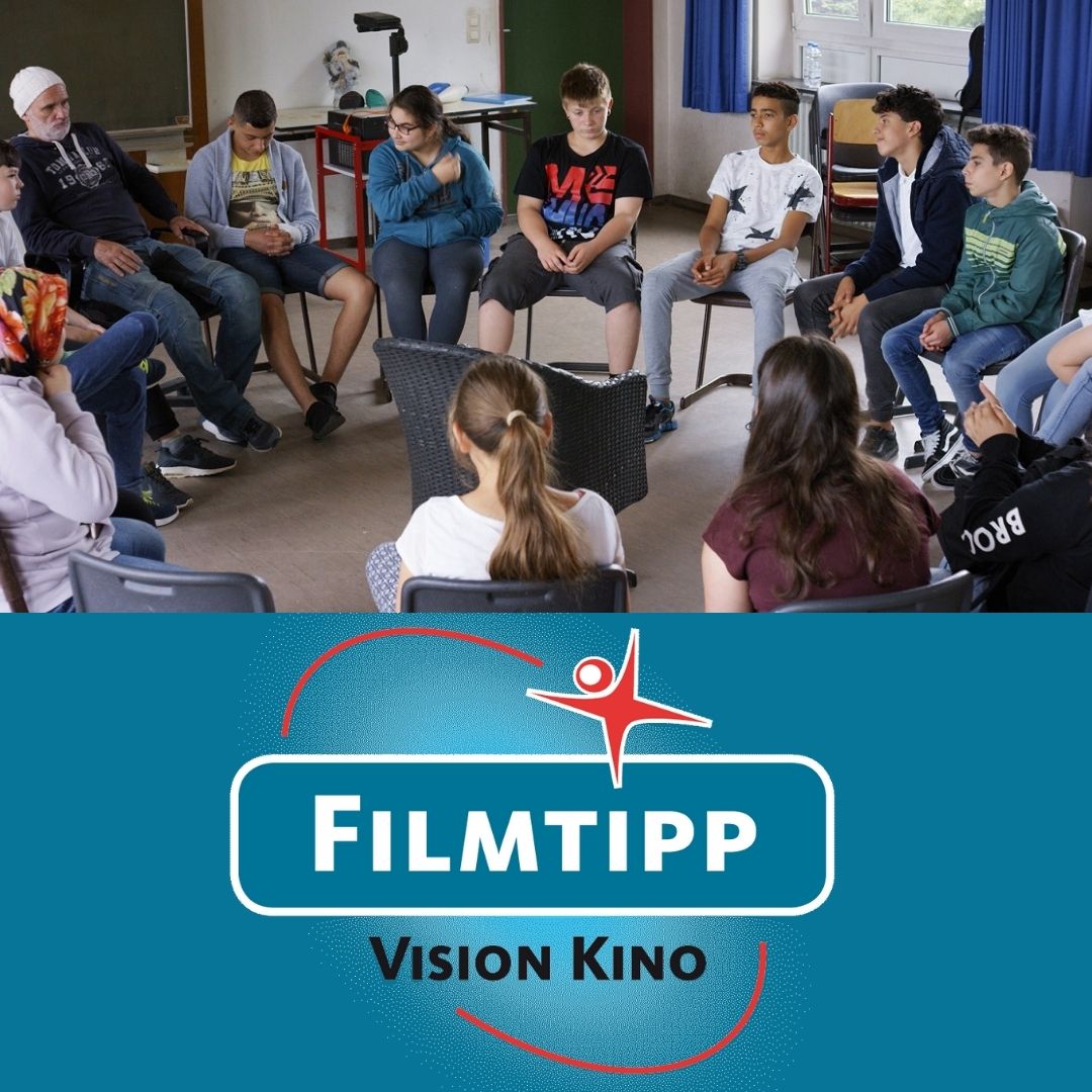 VisionKino's tweet photo. Wie sieht eine typische Schulklasse in Dt. aus? Unser #FilmTipp HERR BACHMANN UND SEINE KLASSE geht im Stil des #DirectCinema dieser Frage nach 🎒 #Kinostart 16.09.2021
#lehrerzimmer #zeitgemäßebildung #schulsystem #filmbildung #schuleimkino #filmimunterricht #dokumentarfilm https://t.co/AiR2OLRNHT
