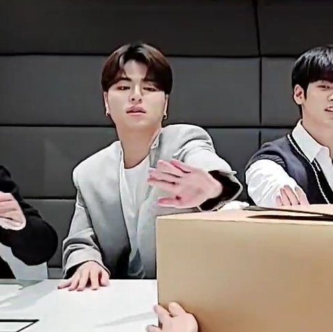 junhoefolder_'s tweet photo. junhee 😆

TO6ETHER WITH iKON
#6StrongYearsWithiKON
#아이콘6주년축하해 @YG_iKONIC https://t.co/rxsW9NYYAs