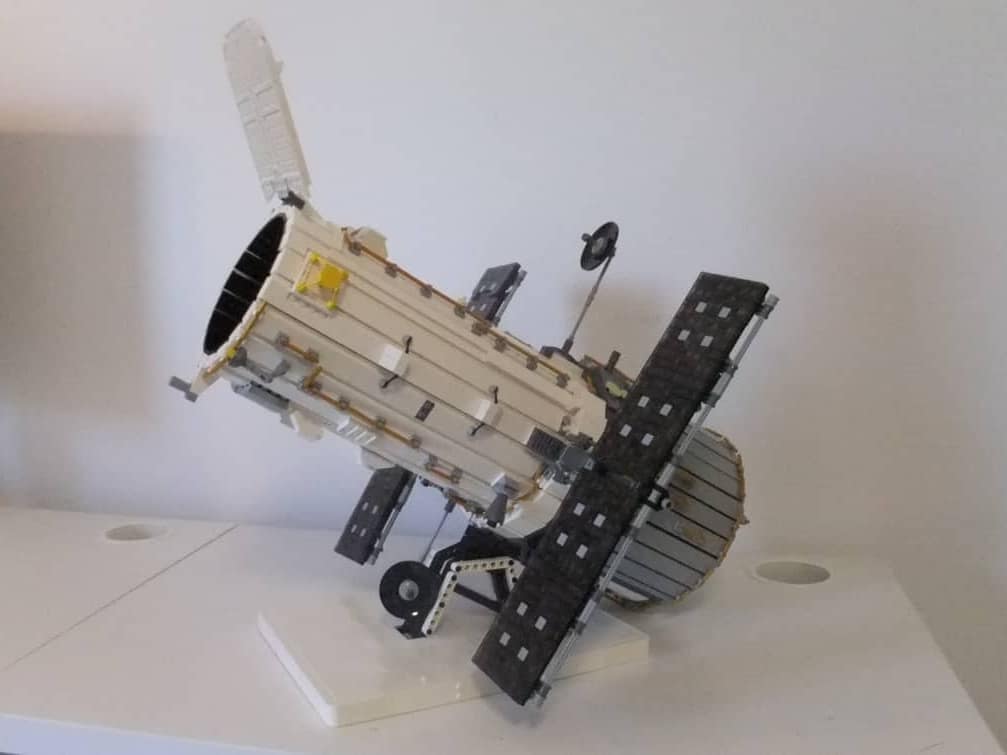 MocDesign2022's tweet image. these are my first three MOCs that I built in real life

rebrickable.com/users/B.Voss%2…

#LEGO #LEGOMasters #legoqueereye #bricklink #NASA #Legolas #LEGOMastersFOX #legoideas #legonasa #alof #Space #helddersteine #legophoto