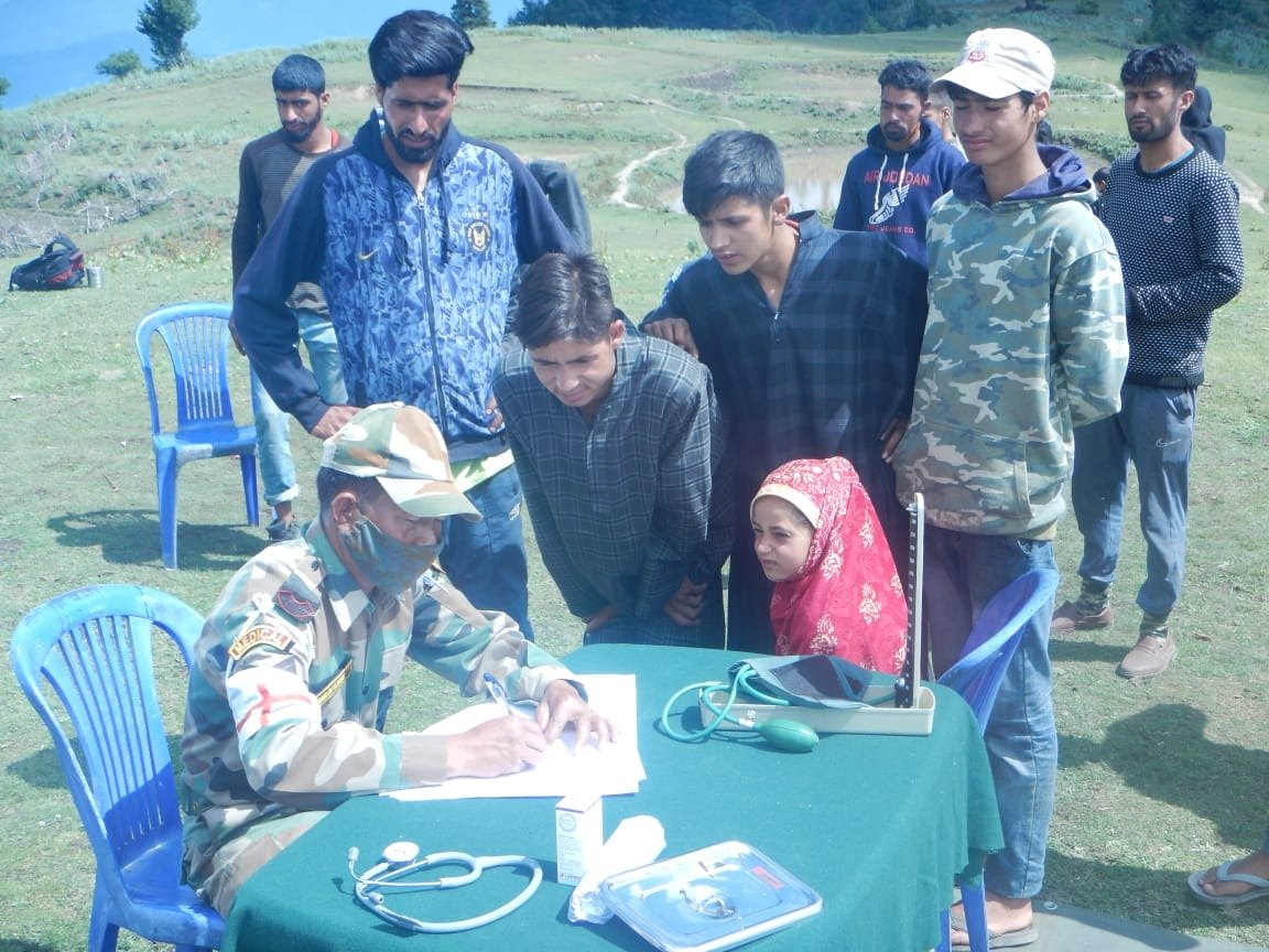 FirdousLone007's tweet photo. #IndianArmy organised a medical camp for the Gujjars and Bakerwals at Manasbal in #Ganderbal district (J&amp;K).

#IndianArmyForAwaam 
#quackityspace
#Engineering #r4today #ipadgen9 #Apple #Felix #GFvip #ColdplayXBTS #JEEMainResult #LarryElder #LFC #F1 https://t.co/vJfKK1iq1F