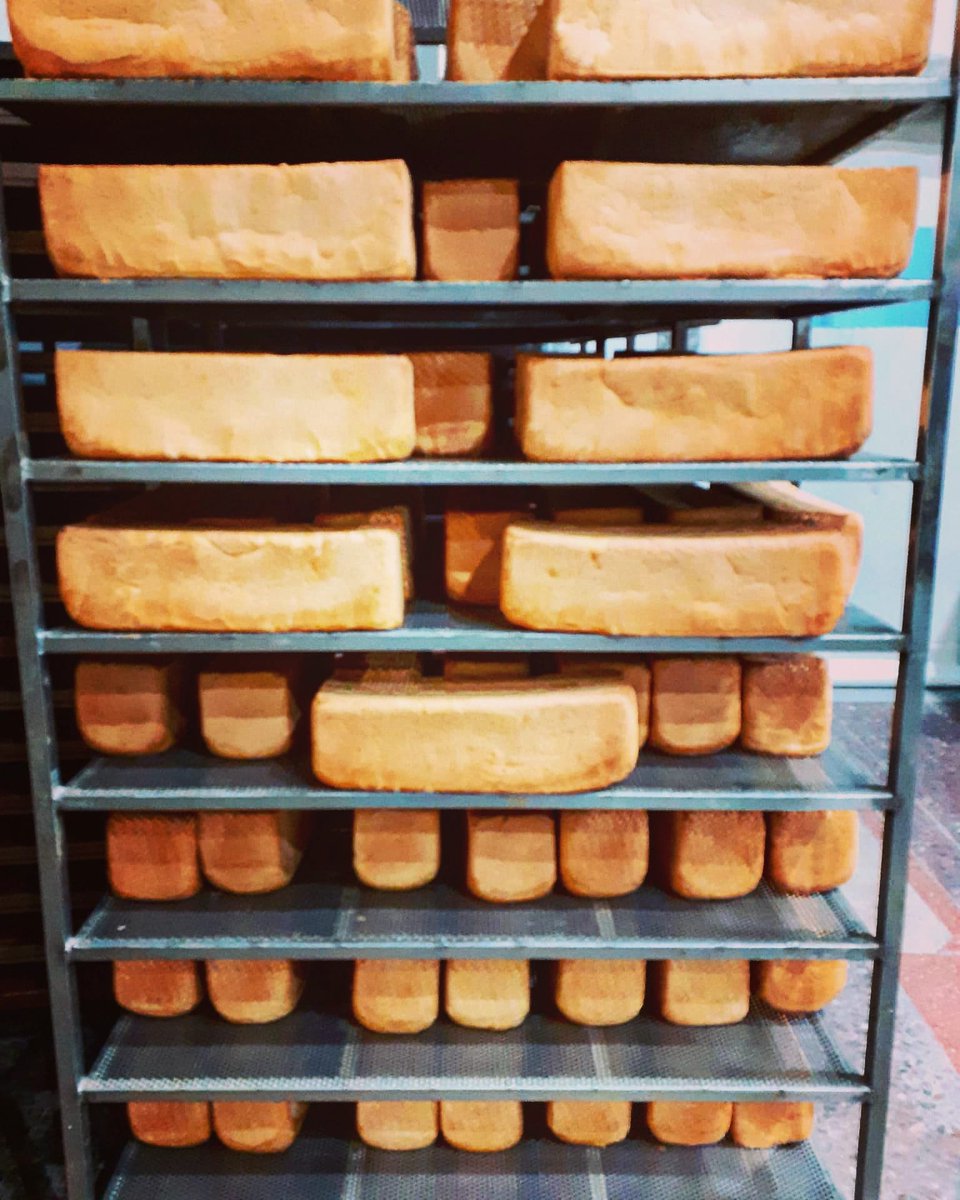 parriaundi's tweet photo. Reposando antes de #cortar y #envasar #molde #pandemolde #parriaundi #panaderiaartesana #okindegia #bakery #masamadrenatural #getxo #sestao #bilbao #basauri #abadiño #elorrio #ermua #eibar https://t.co/4AFMnSVWRB