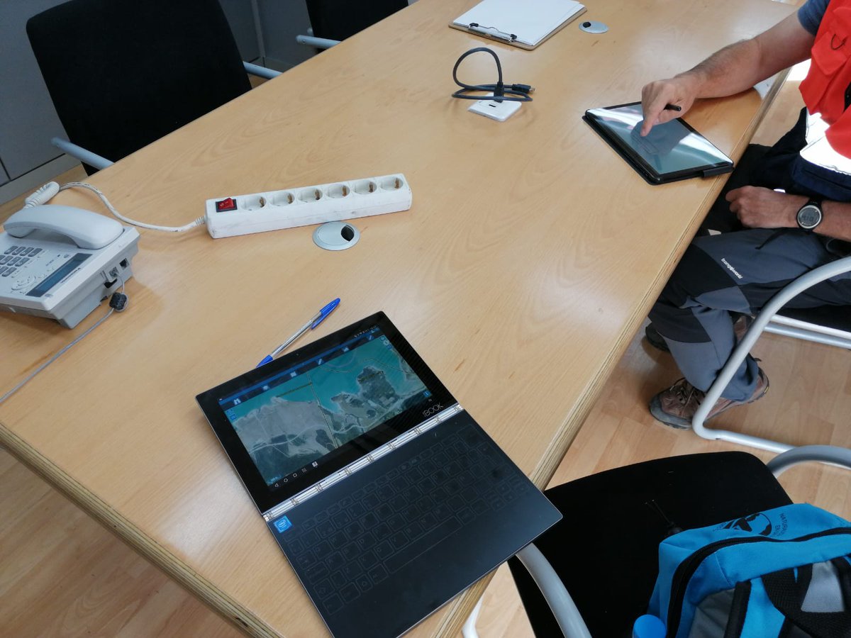 IGEAR_Aragon's tweet image. 🗓️Hoy simulacro en el #PantanodeYesa.
Proyecto de la Unión Europea POCTEFA-Alert 🇪🇺
▪️ 170 efectivos 👨‍🚒 @112Aragon
▪️ 3 Comunidades Autónomas: @gobAragon @gob_n
@Gipuzkoa
▪️ 2 Países🇪🇸🇫🇷
▪️ 15 drones 
▪️ 40 vehículos 🚒🛻🚁
📱Y utilizando la #App de riesgos del #IGEAR