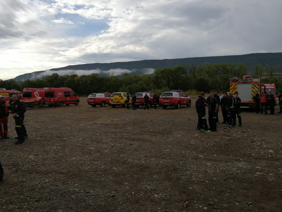 IGEAR_Aragon's tweet image. 🗓️Hoy simulacro en el #PantanodeYesa.
Proyecto de la Unión Europea POCTEFA-Alert 🇪🇺
▪️ 170 efectivos 👨‍🚒 @112Aragon
▪️ 3 Comunidades Autónomas: @gobAragon @gob_n
@Gipuzkoa
▪️ 2 Países🇪🇸🇫🇷
▪️ 15 drones 
▪️ 40 vehículos 🚒🛻🚁
📱Y utilizando la #App de riesgos del #IGEAR