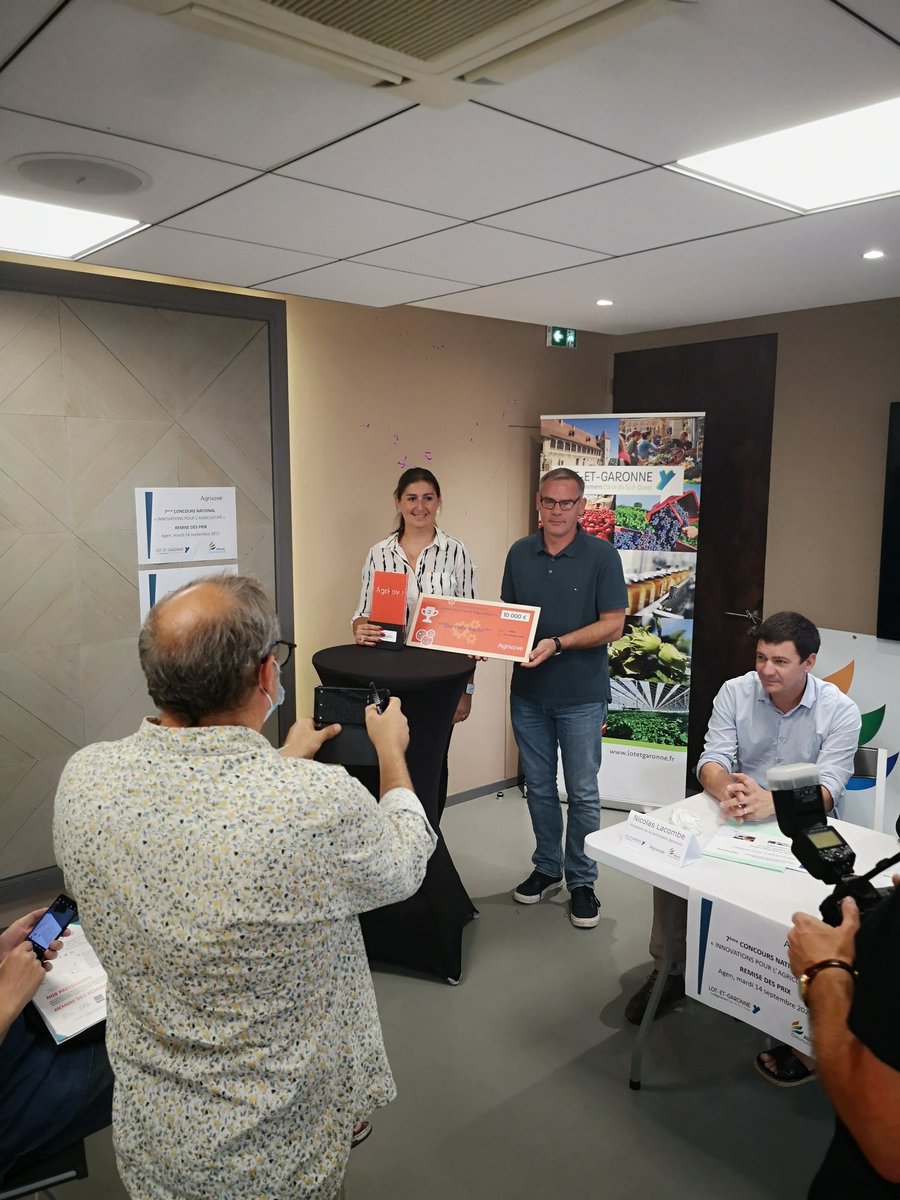 <a href="/DeborahDucamp/">Wineprotect ❤️ Memecoin</a> remporte le 2ème prix du concours Agrinove 🥈 ! Très heureuse que mon projet de lampe solaire antigel est touché le jury ! Merci à la @AgrinoveTechno, au département et à la communauté du Lot-et-Garonne 🍇 🌱. Le climat doit devenir une priorité!