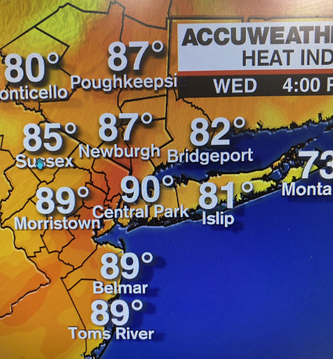SamChampion's tweet photo. Heats on #Wednesday ! Heat index will be 90° 💦!  Some strong storms rumble thru after 5p- early am THU #wednesdaythought #bringcoffee #augustRewind #bighair https://t.co/tPHWofji0z