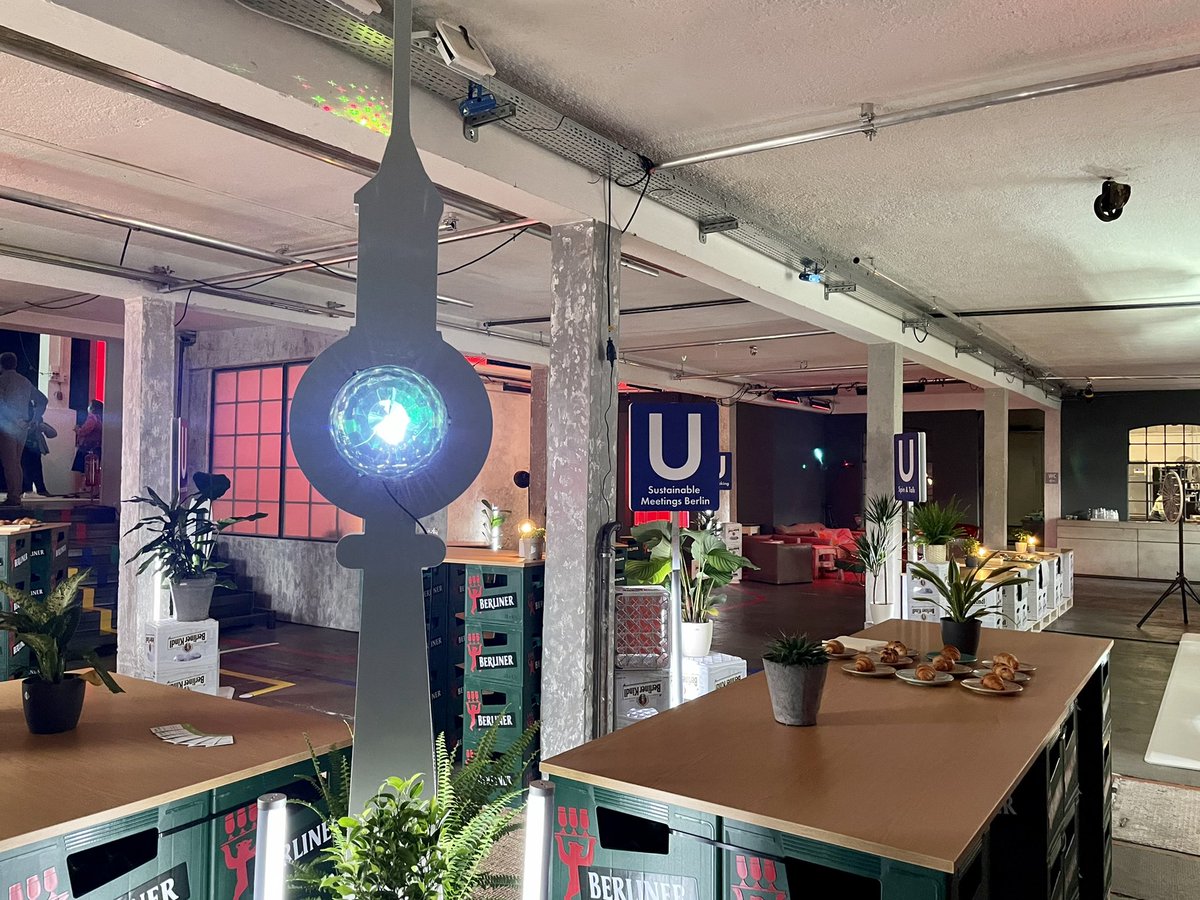 BerlinMeetings's tweet photo. Kickoff for our #PlanB Roadshow in #Munich! The #Berlin team is on fire and first guests are arriving. Looking forward to a great day! #PlanBerlin https://t.co/7iRtxcdt4E