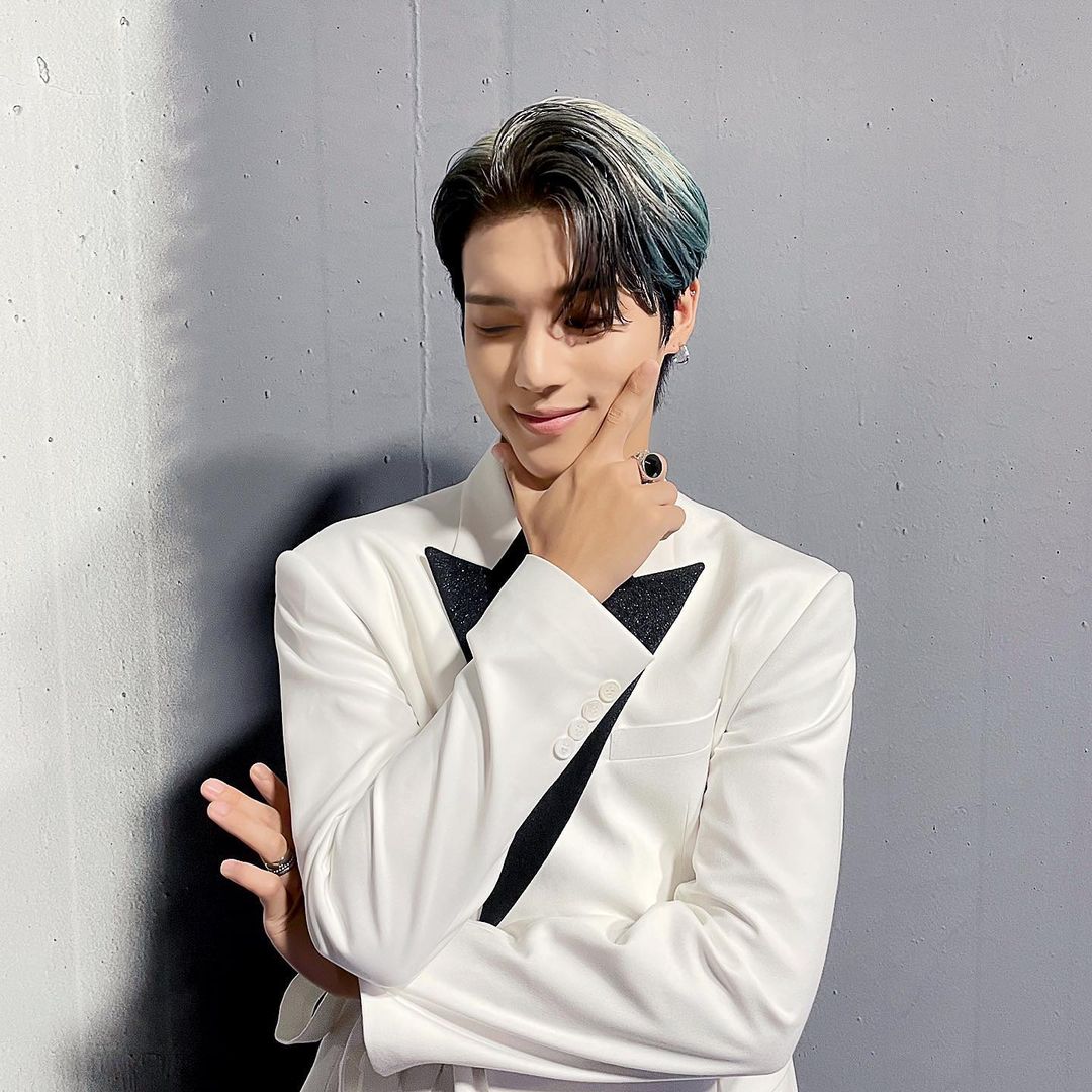 ︎Eunseok. tweet media