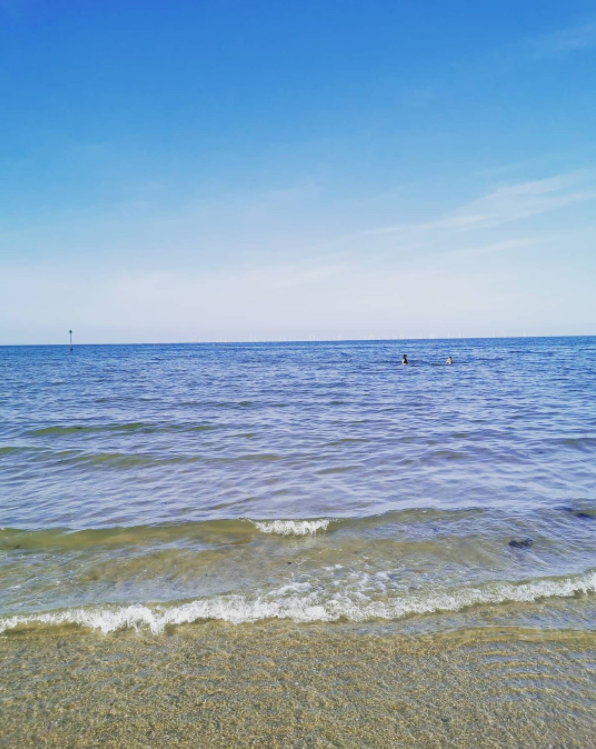 BlueBayHomes's tweet photo. We've had such wonderful weather this September ☀️ Making the summer fun in Colwyn Bay last that little bit longer... image: _happymomx3 #colwynbay #northwales #beach

https://t.co/rzPXNnwTSY https://t.co/e9NiHWf0u4
