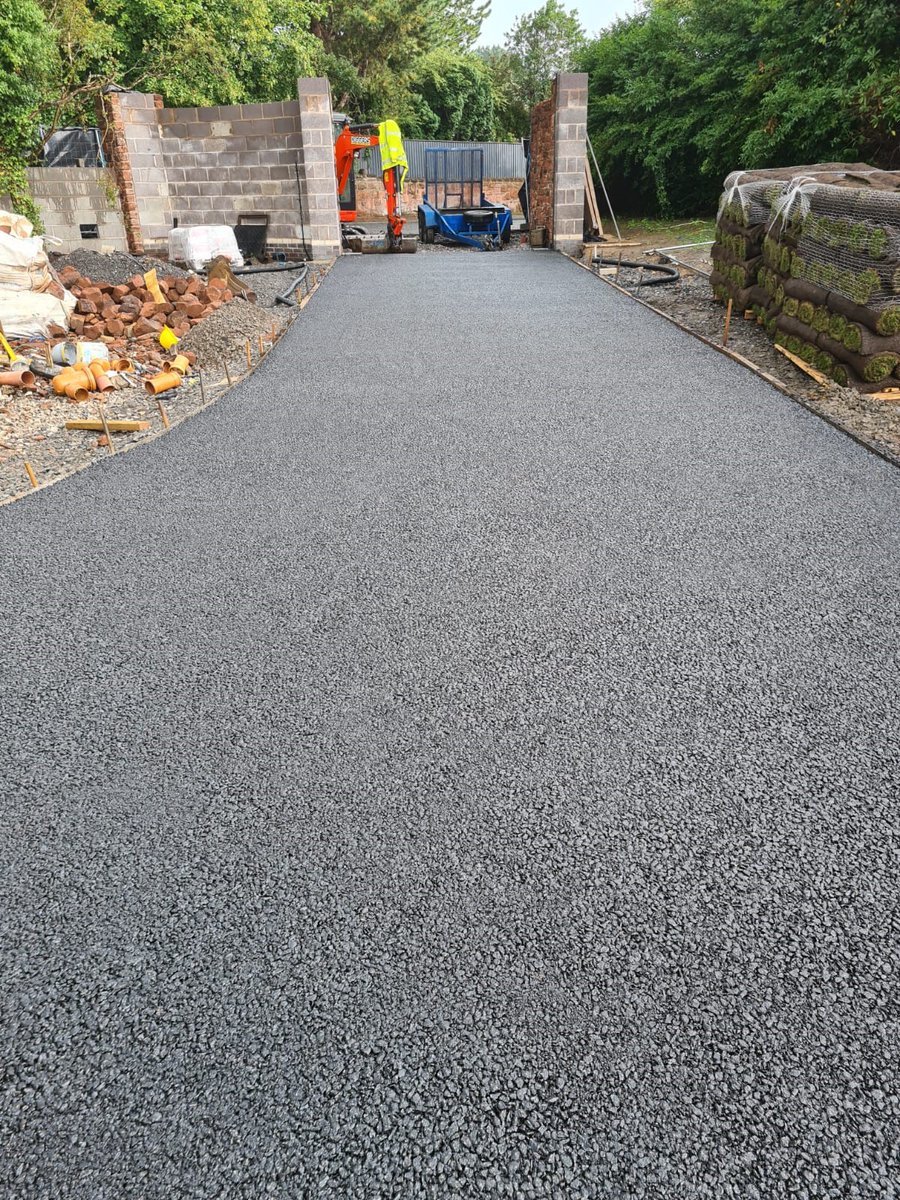 EdgeProjectsLtd's tweet image. Driveway in Caldy tarmacked ✔️
#bespoke #home #luxuryhouse #luxuryhome #luxuryhomebuilder #newbuild #tarmac #pathway
edgeprojectsltd.uk
facebook.com/EdgeProjectsLi…
