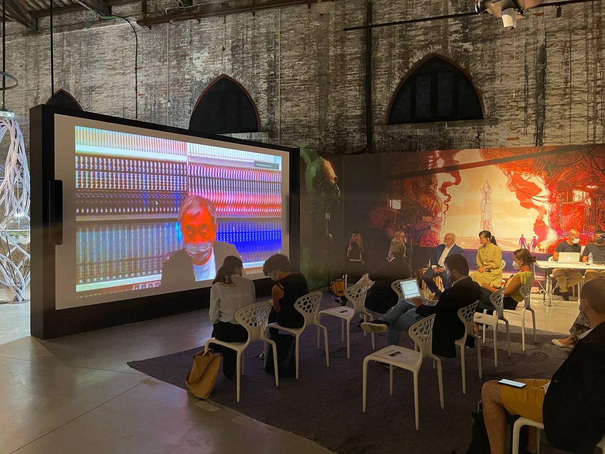 Come può l'architettura migliorare la relazione uomo-natura? Ce lo spiega Kengo Kuma, in collegamento da remoto. Segui "Un manifesto per le città del futuro, ora in diretta da #comunitaresilienti #padiglioneitalia de <a href="/labiennale/">labiennale</a> facebook.com/Welcome-Milano…