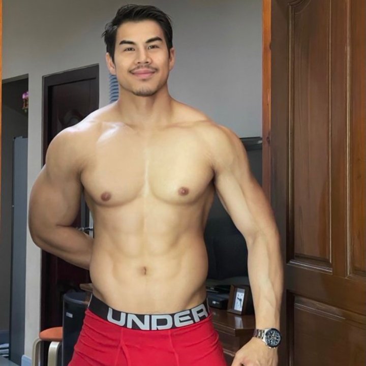 Ozbek ayoli katta sikkani silkitadi