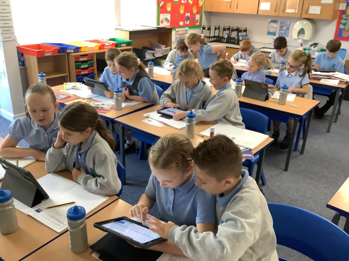 StAgnesY3's tweet image. Investigating how fossils are made in science today using our iPads for research. #stagnesscience #stagnescomputing