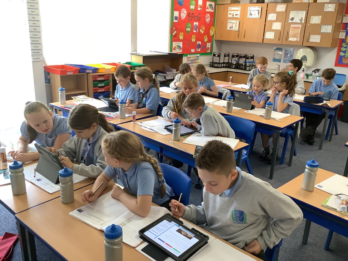 StAgnesY3's tweet image. Investigating how fossils are made in science today using our iPads for research. #stagnesscience #stagnescomputing