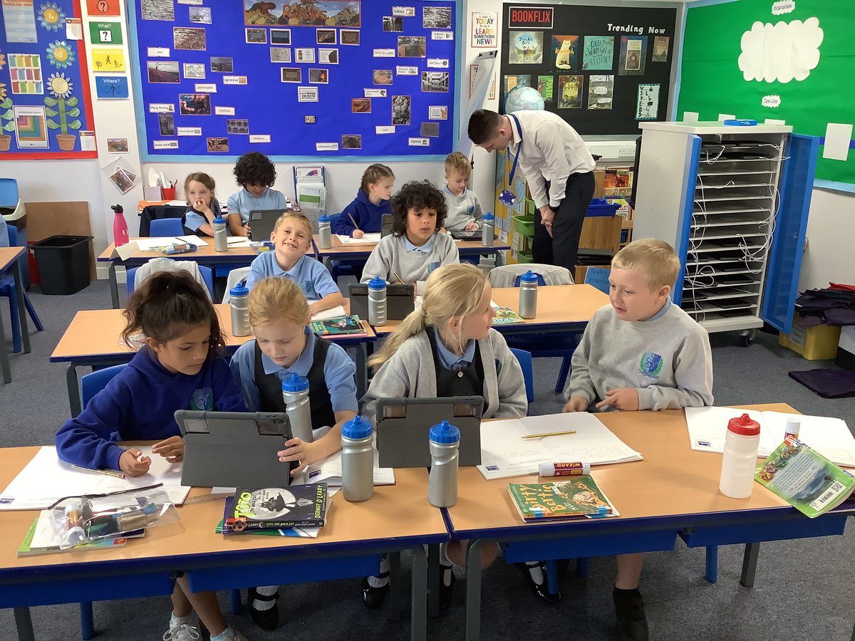 StAgnesY3's tweet image. Investigating how fossils are made in science today using our iPads for research. #stagnesscience #stagnescomputing