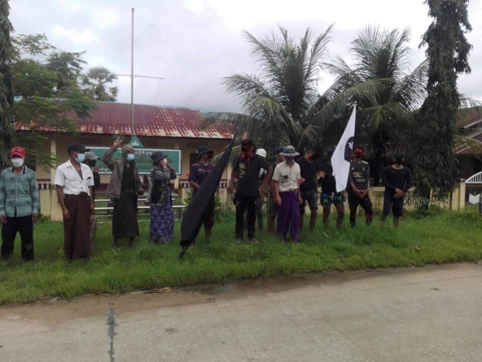 Minn7Phyo's tweet photo. Anti-coup movement to overthrow the Terrorist Military Council took place in southern part of #Dawei.
#AcceptNUG_RejectMilitary
#Sep15Coup
#WhatsHappeningInMyanmar https://t.co/oQwPtVpezn