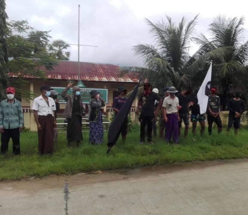 Minn7Phyo's tweet photo. Anti-coup movement to overthrow the Terrorist Military Council took place in southern part of #Dawei.
#AcceptNUG_RejectMilitary
#Sep15Coup
#WhatsHappeningInMyanmar https://t.co/oQwPtVpezn