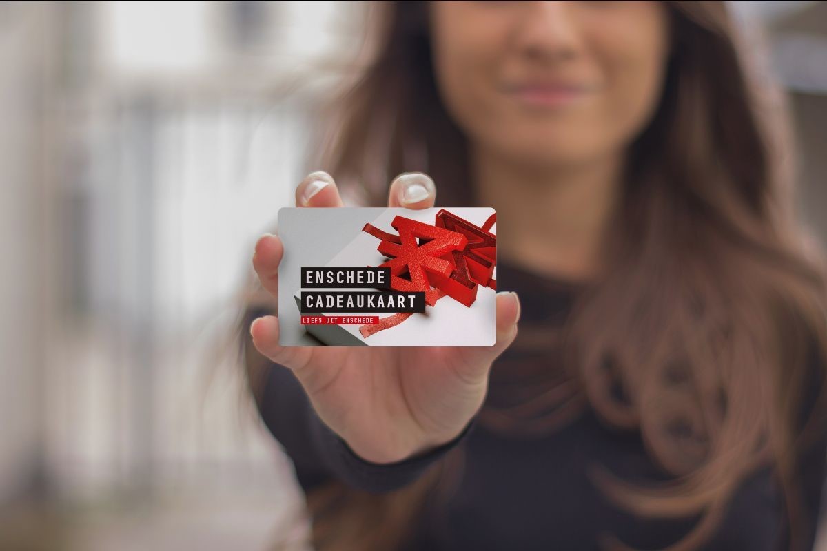 Enschede krijgt een eigen cadeaukaart! Vanaf november lanceren we de enige echte Enschede Cadeaukaart die je kunt inleveren bij verschillende winkels, horeca en culturele instellingen in Enschede. #enschede #cadeaukaart #kooplokaal

bit.ly/3hB2LGz