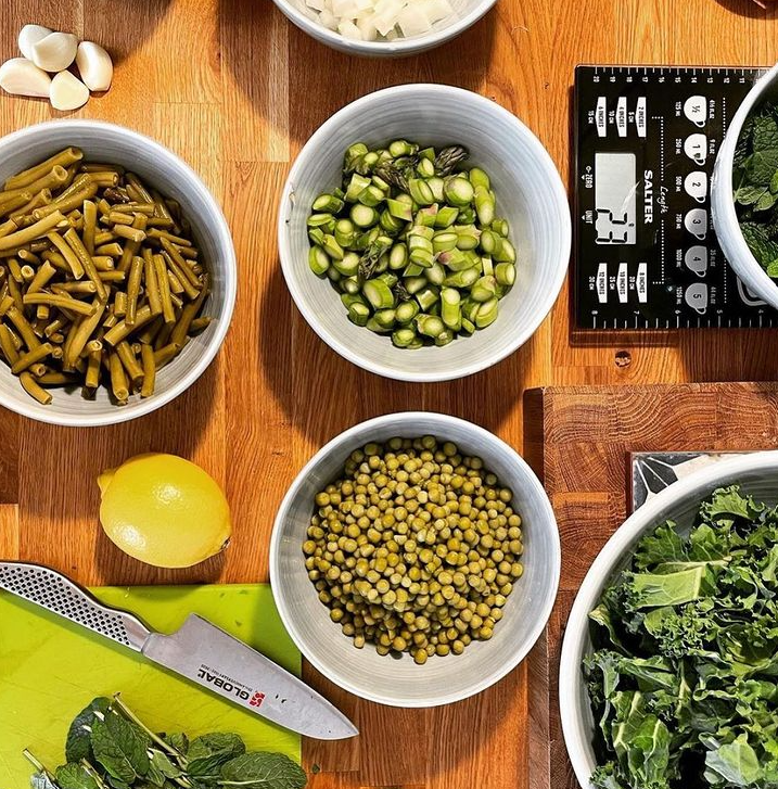 What’s on your menu tonight? Prep your ingredients first and feel like you’re hosting a segment on <a href="/thismorning/">This Morning</a> 💕

📸 @bombatom84

amazon.co.uk/Salters-Conver…