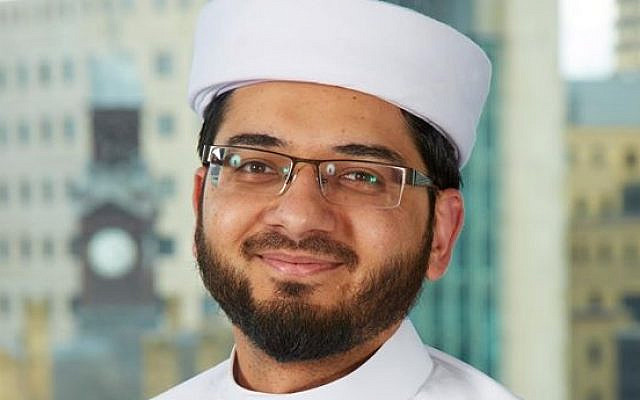 feverradioleeds's tweet photo. Today at 1pm we have guest @QariAsim MBE, government advisor and senior imam at Makkah Mosque, speaking about the recent report on Child Exploitation within religion and what we can all do to tackle it. #communityradio #cse #faith #news #childprotection #religiousorganisations https://t.co/6FXQY5Hw8C
