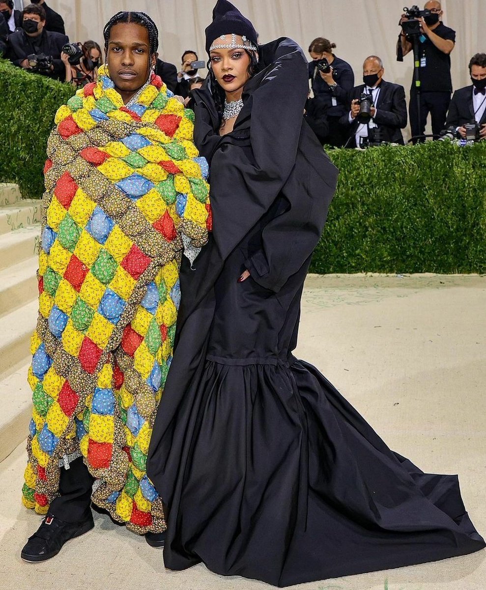 Pov: Arkadaşımla gece acıktığımız için noodle yapmaya gidiyoruzdur.