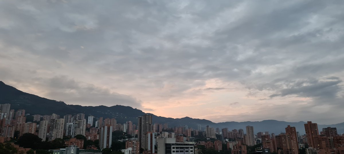 octavioarbelaez's tweet photo. Se llegó el día! @Circulart_ comienza hoy en Medellín.  Los sonidos de las músicas de iberoamerica, con su loca alegría, nos acompañan. ¡que viva la música! https://t.co/0kcTBkJvhA