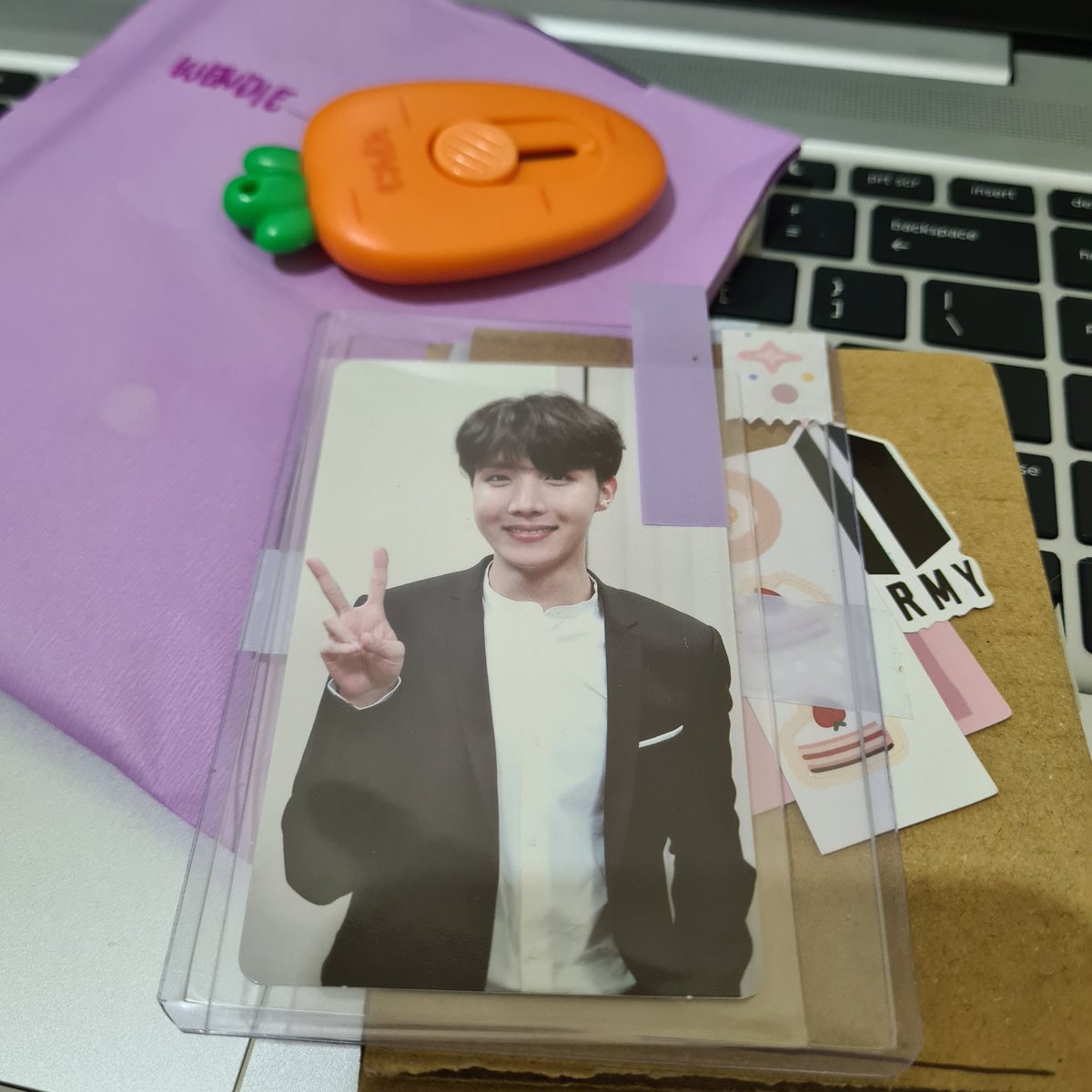 thv97hope's tweet photo. thank you so much for letting me adopt hobi ๐ I've been looking for this, he finally came home ๐ฅบ
#ohnamgi_proofs @ohnamgi https://t.co/1BL8bE75xO