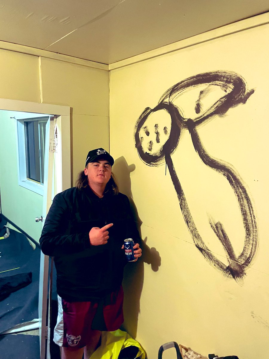 Mergable's tweet image. Spiderpig