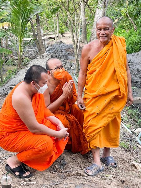 redbamboo16's tweet photo. เข้ากราบนมัสการและขอโอวาทธรรมจากเจ้าคุณอาจารย์พระราชธรรมนิเทศ (พระพยอม กลฺยาโณ) ครูบาอาจารย์ผู้เป็นแบบอย่างในการเผยแผ่หลักธรรมคำสอน
https://t.co/46IUW4DFxO https://t.co/xhY4kNWxOk