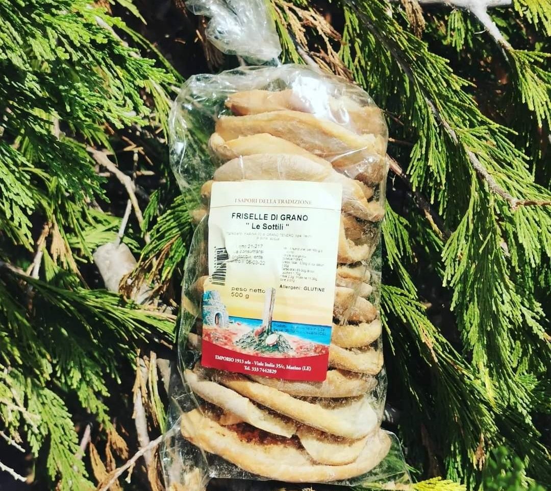 ilsalentofood's tweet photo. Avete mai provato un pranzo salentino per eccellenza? Ecco a voi le nostre frise sottili condite con pomodori e rughetta selvatica e il tonno made in Salento! Trovate tutto sul nostro shop on line 🛒 https://t.co/qLzoZYnhiL 🛒 #tradizioni #food #foodporn #puglia #mangiarbene https://t.co/gAIpOucoDl