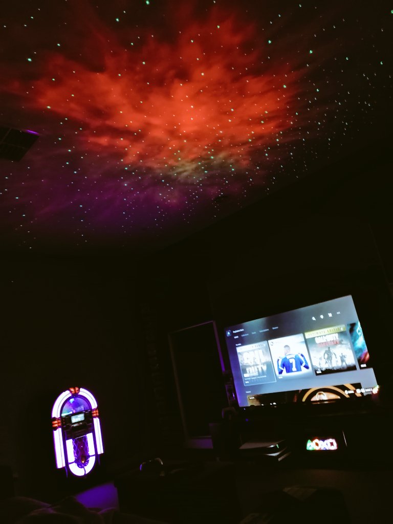 _DevilDownUnder's tweet image. Picked up this little nebula projector for my entertainment room ceiling and it looks pretty cool!

#NebulaProjector #Cosmic