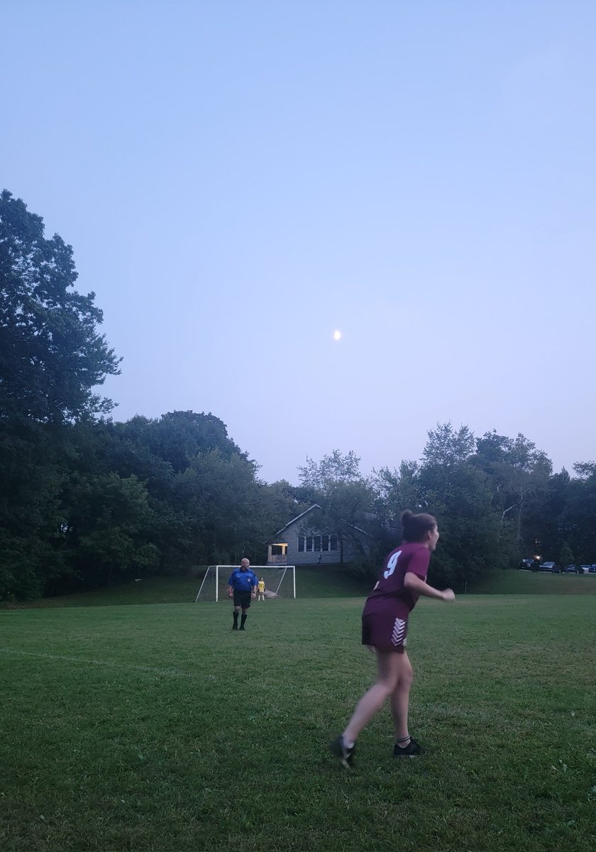 RaidersGirlsFut's tweet photo. Under the moonlight last night, we broke through! @RaidersGirlsFut 4 Suffern 1!
Jr. Olivia Lee netted twice as did Jr. CAPT. Alessia Schettino, who also recorded an assist. Jr. Lizzie Wachs also assisted. #juniorparty #thatsourcaptain #moonlitwinner https://t.co/cxDd9QL5um