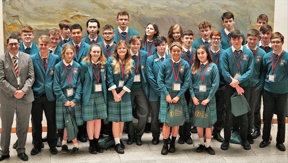 The Houses of the #Oireachtas will run three TY (#TransitionYear) experience weeks during the school year 2021-2022. Schools are invited to nominate one student to apply. #seeforyourself

The closing date for applications is 5pm on Friday, 8 October. 

oireachtas.ie/en/press-centr…