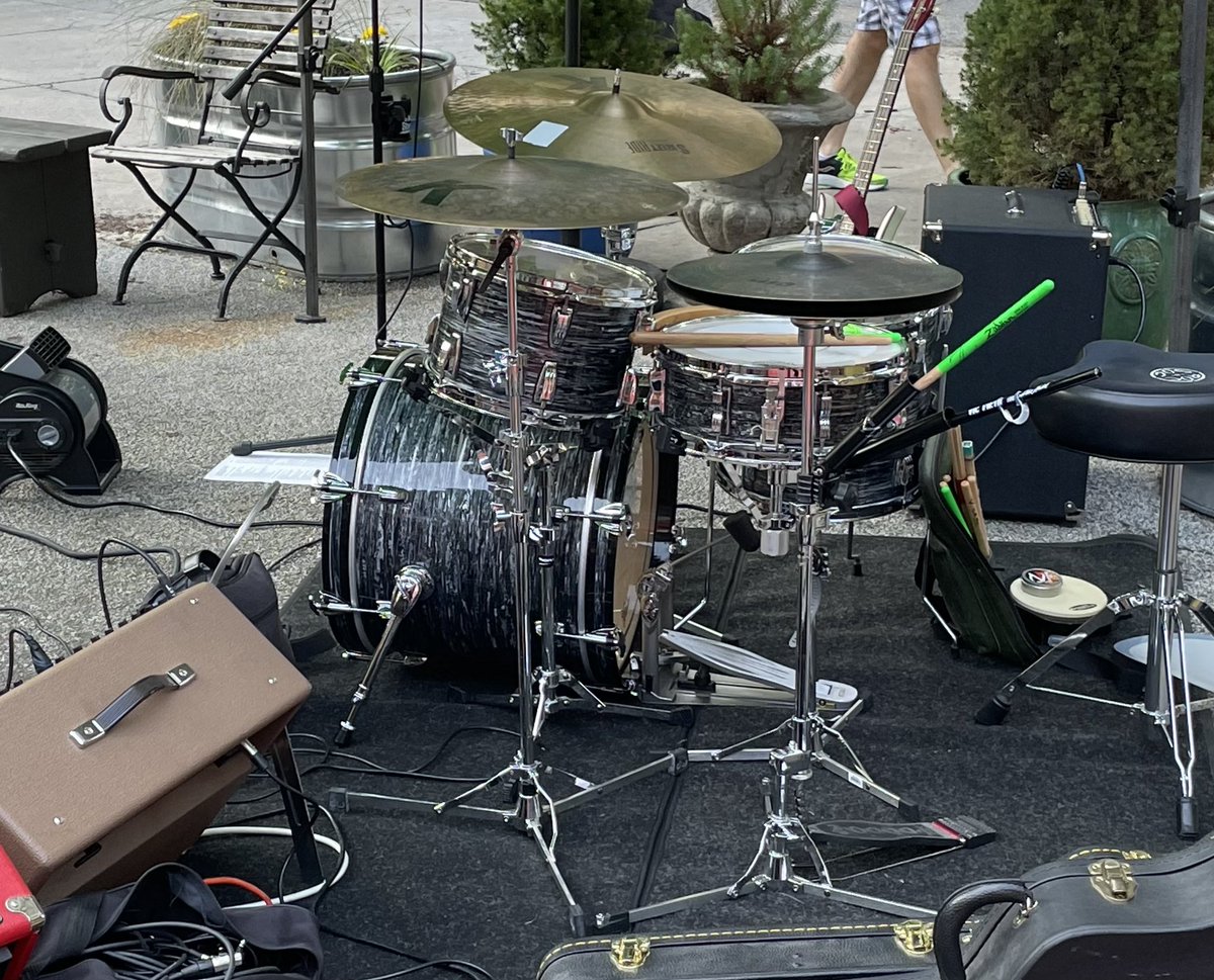 AskMe2Sub's tweet photo. LOOK CLOSELY … Notice anything odd about my new drums? Ludwig legacy maple. 12/14/20. Bought them on eBay. I didn’t notice the now-obvious oddity until after they arrived … 🤔 https://t.co/hUZTlaNs0J